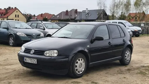 VOLKSWAGEN Golf -