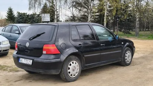 VOLKSWAGEN Golf -