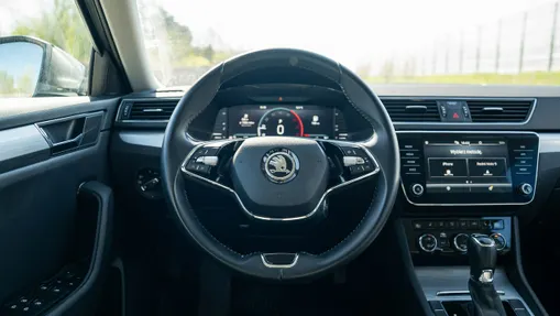 SKODA Superb -
