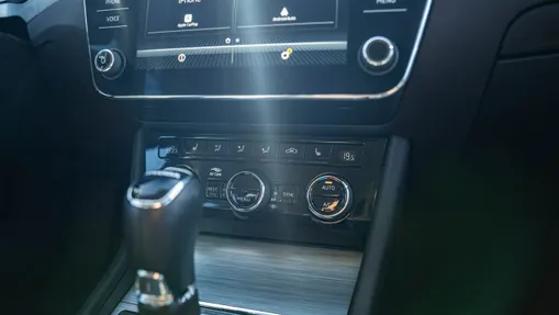 SKODA Superb -