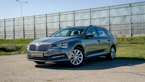 SKODA Superb -