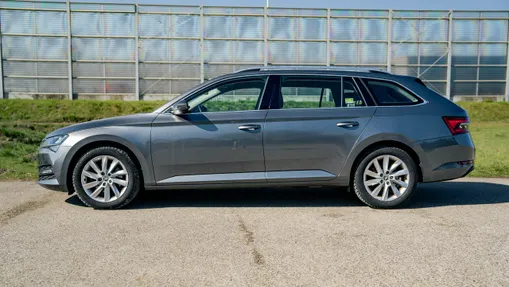 SKODA Superb -