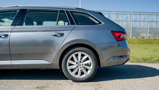SKODA Superb -
