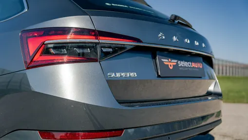 SKODA Superb -