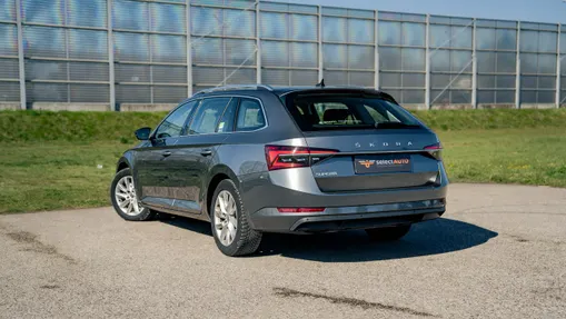 SKODA Superb -