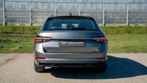 SKODA Superb -