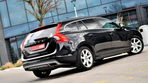 VOLVO V60 -