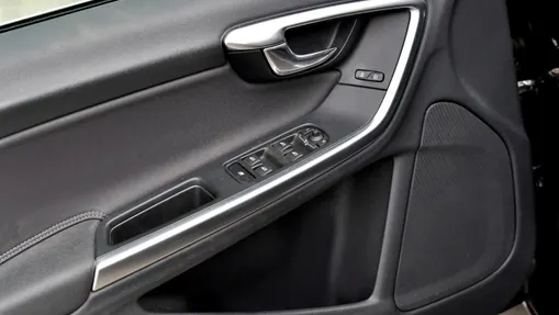 VOLVO V60 -