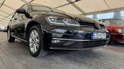 VOLKSWAGEN Golf -