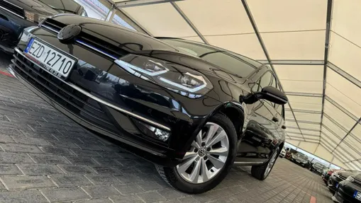 VOLKSWAGEN Golf -