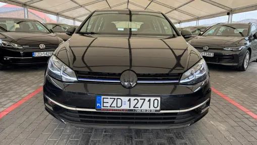 VOLKSWAGEN Golf -