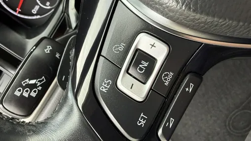 VOLKSWAGEN Polo -