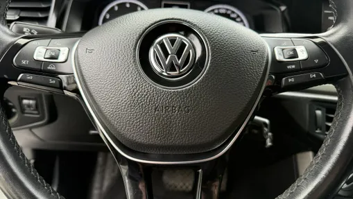 VOLKSWAGEN Polo -