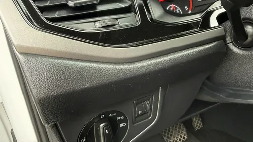 VOLKSWAGEN Polo -