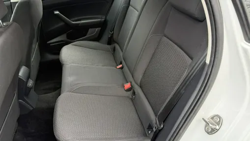 VOLKSWAGEN Polo -
