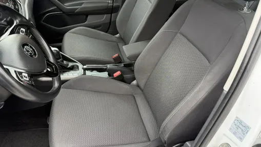 VOLKSWAGEN Polo -