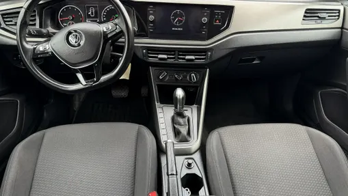 VOLKSWAGEN Polo -