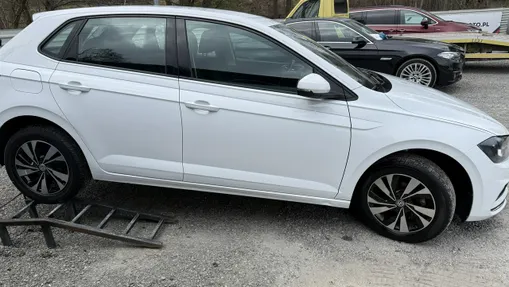 VOLKSWAGEN Polo -