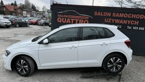 VOLKSWAGEN Polo -