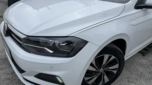 VOLKSWAGEN Polo -