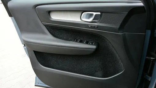 VOLVO XC40 -