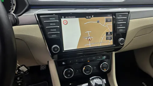 SKODA Superb -