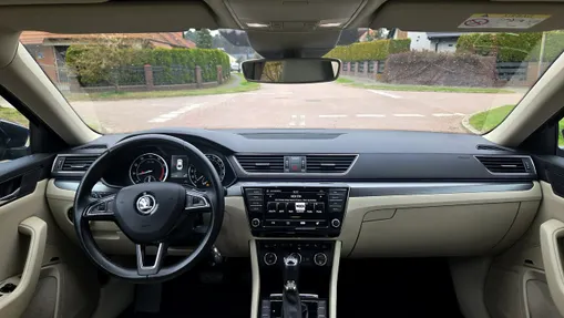 SKODA Superb -