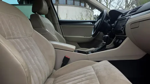 SKODA Superb -