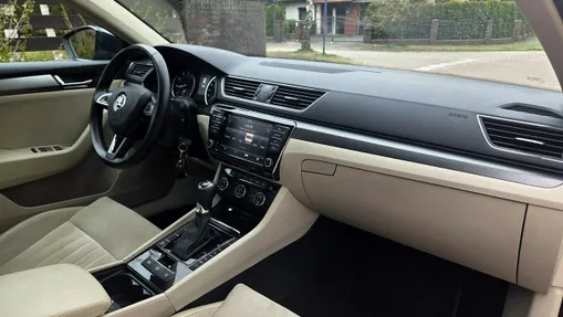 SKODA Superb -