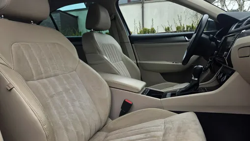 SKODA Superb -