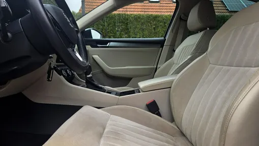 SKODA Superb -