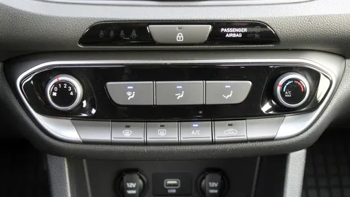 HYUNDAI i30 -