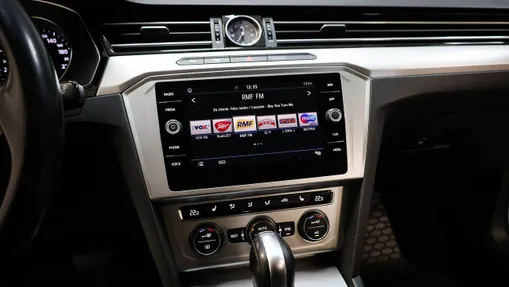 VOLKSWAGEN Passat -