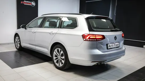 VOLKSWAGEN Passat -
