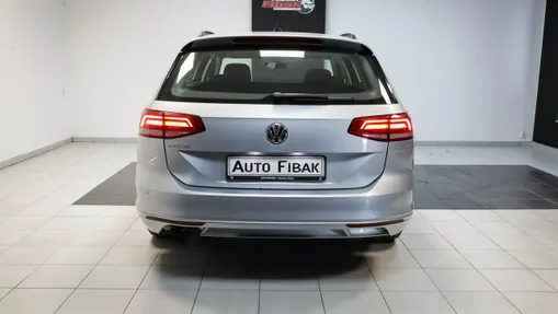 VOLKSWAGEN Passat -