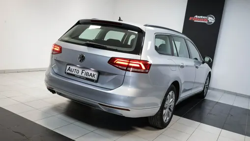 VOLKSWAGEN Passat -