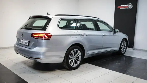 VOLKSWAGEN Passat -
