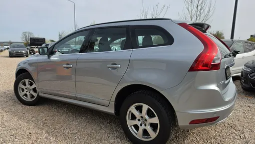VOLVO XC60 -