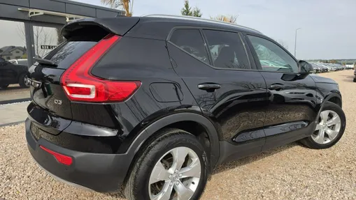VOLVO XC40 -