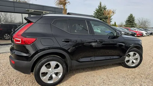 VOLVO XC40 -