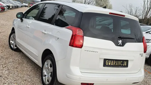 PEUGEOT 5008 -
