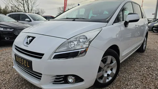 PEUGEOT 5008 -