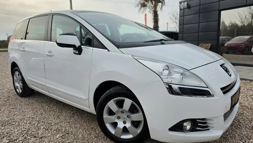 PEUGEOT 5008 -
