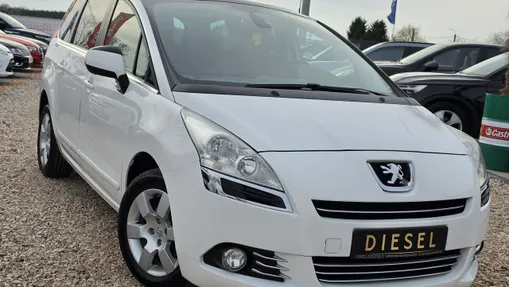 PEUGEOT 5008 -