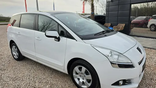 PEUGEOT 5008 -