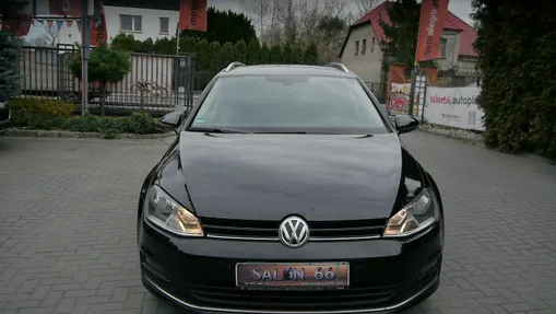 VOLKSWAGEN Golf -