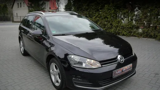 VOLKSWAGEN Golf -