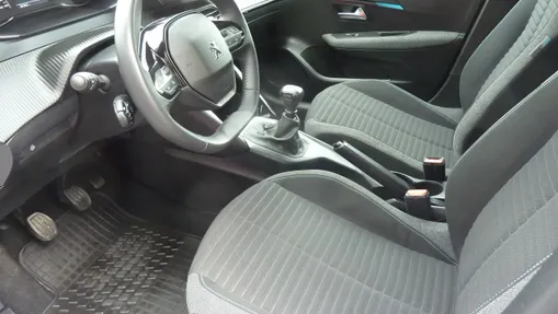 PEUGEOT 208 -