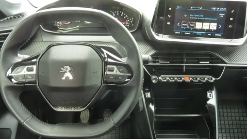 PEUGEOT 208 -