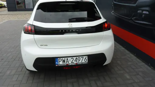 PEUGEOT 208 -